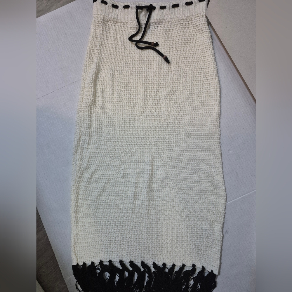NWT Elegant Off white & Black Crochet Butterfly Skirt Set - Picture 8 of 10